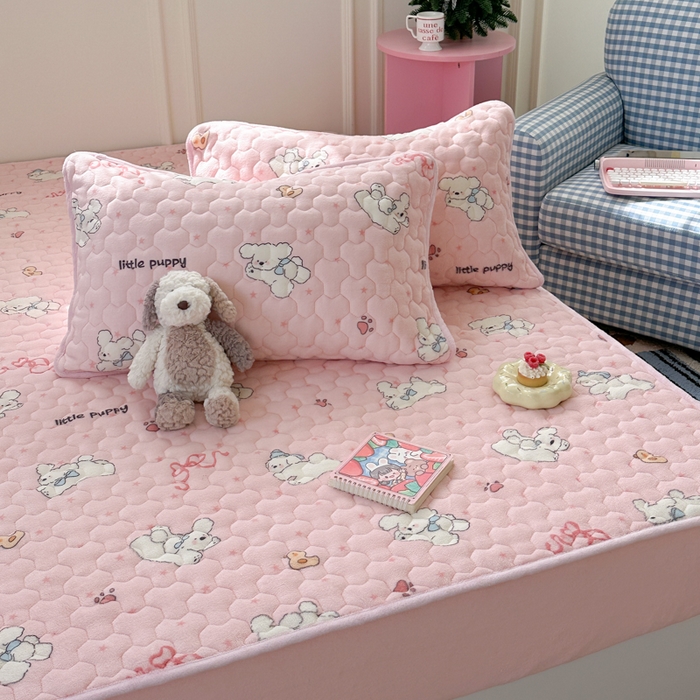 91家纺网 家纺一手货源 找家纺 Sweet dreams甜梦 2025新款高克重牛奶绒印花夹棉床笠 小白