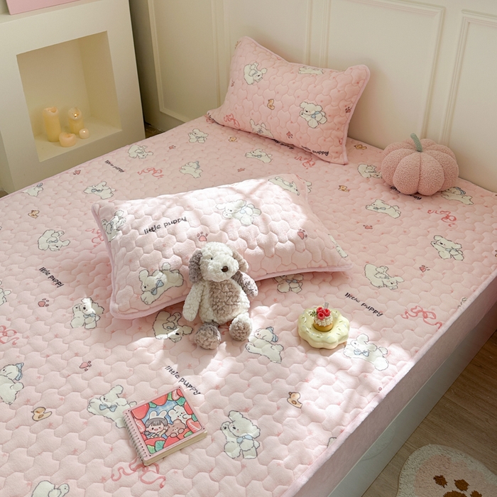 91家纺网 家纺一手货源 找家纺 Sweet dreams甜梦 2025新款高克重牛奶绒印花夹棉床笠 小白