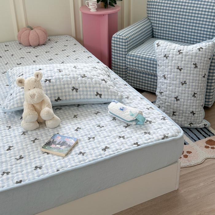 91家纺网 家纺一手货源 找家纺 Sweet dreams甜梦 2025新款高克重牛奶绒印花夹棉床笠 蓝色蝴蝶结