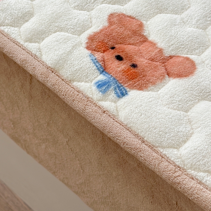 91家纺网 家纺一手货源 找家纺 Sweet dreams甜梦 2025新款高克重牛奶绒印花夹棉床笠 蝴蝶结狗狗