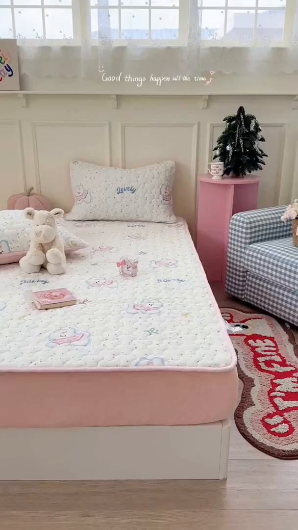 91家纺网 家纺一手货源 找家纺 Sweet dreams甜梦 2025新款高克重牛奶绒印花夹棉床笠 斑点狗狗