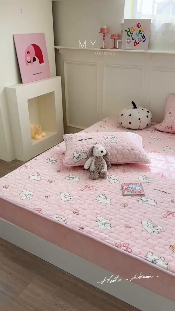 91家纺网 家纺一手货源 找家纺 Sweet dreams甜梦 2025新款高克重牛奶绒印花夹棉床笠 小白