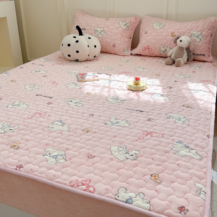 91家纺网 家纺一手货源 找家纺 Sweet dreams甜梦 2025新款高克重牛奶绒印花夹棉床笠 小白