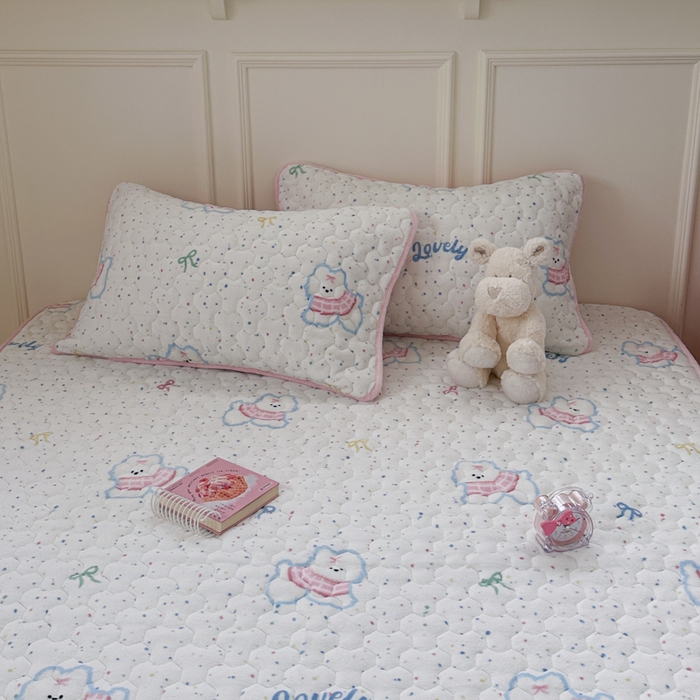 91家纺网 家纺一手货源 找家纺 Sweet dreams甜梦 2025新款高克重牛奶绒印花夹棉床笠 斑点狗狗