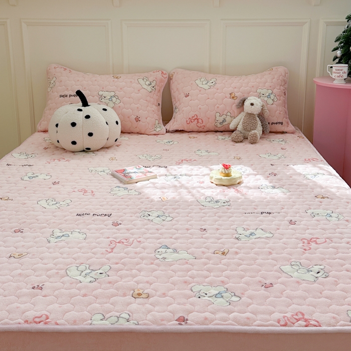 91家纺网 家纺一手货源 找家纺 Sweet dreams甜梦 2025新款高克重牛奶绒印花夹棉床笠 小白