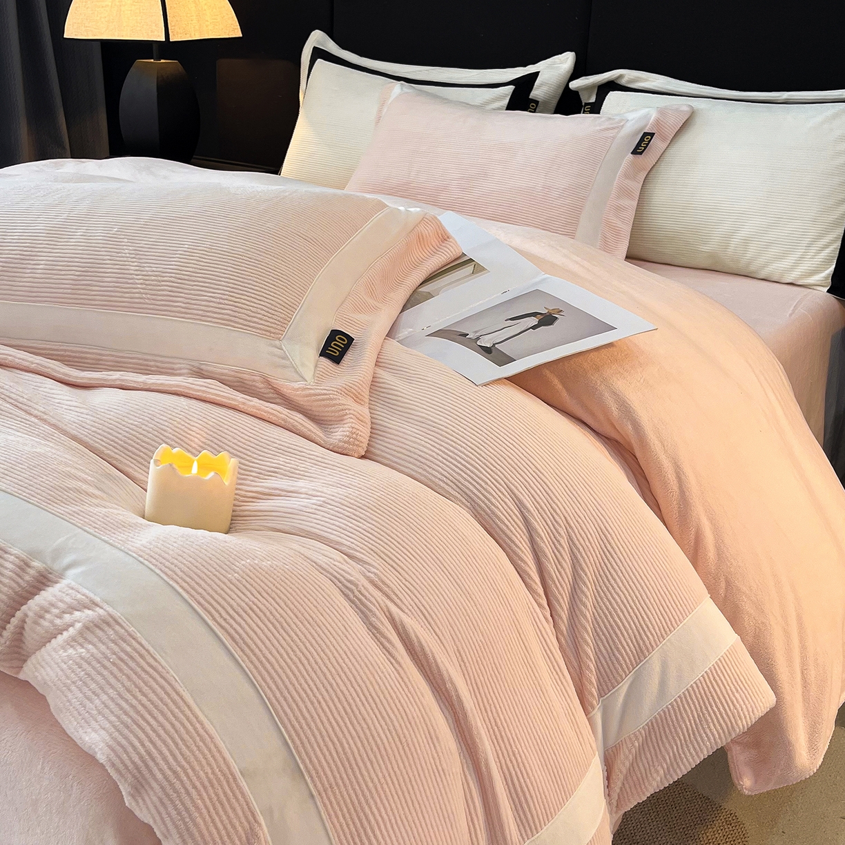 91家纺网 家纺一手货源 找家纺 吾诺家居 吾诺  2025绽放系列--手工织带款雕花牛奶绒四件套 条纹玉