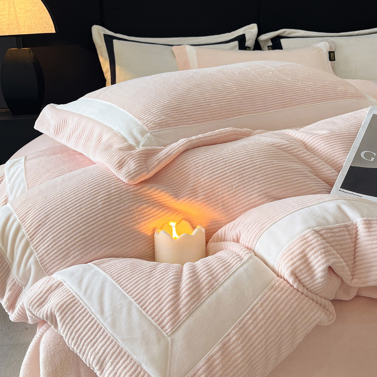 91家纺网 家纺一手货源 找家纺 吾诺家居 吾诺  2025绽放系列--手工织带款雕花牛奶绒四件套 条纹玉