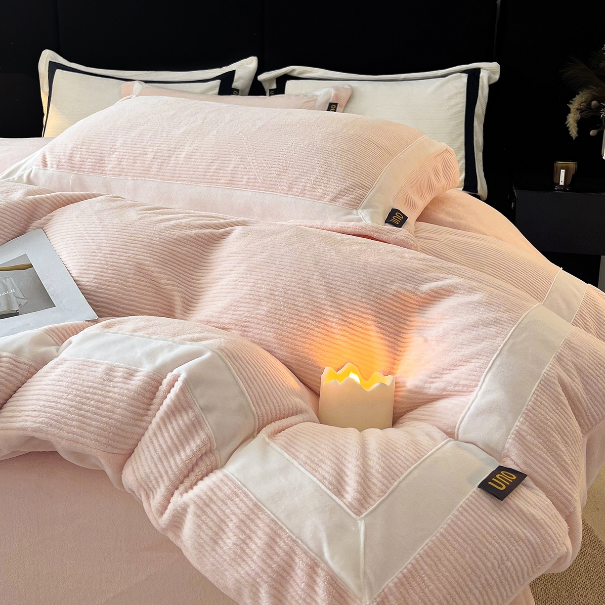 91家纺网 家纺一手货源 找家纺 吾诺家居 吾诺  2025绽放系列--手工织带款雕花牛奶绒四件套 条纹玉