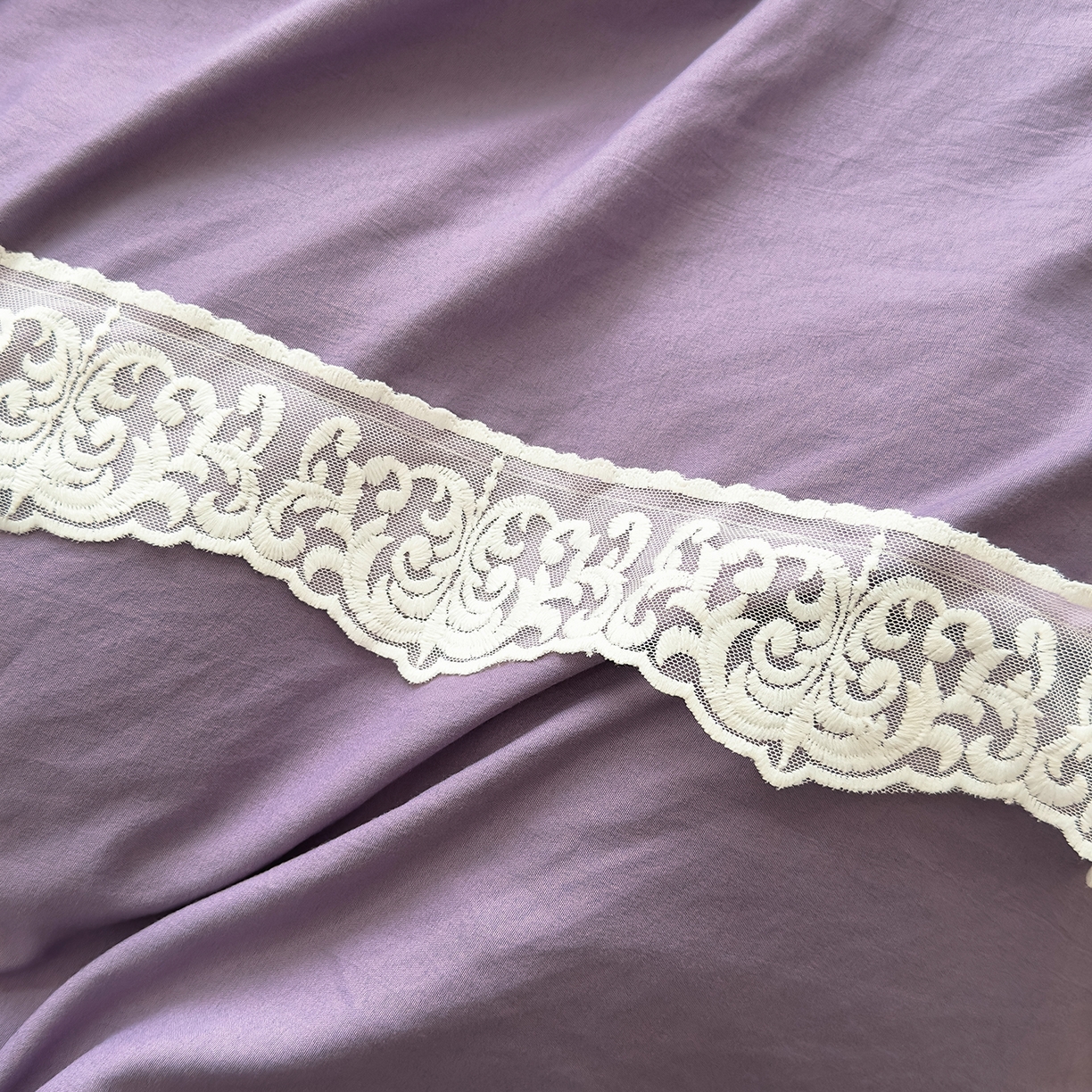 91家纺网 家纺一手货源 找家纺 灿哈 2025新款烫钻蕾丝花边水洗棉四件套 葡萄紫