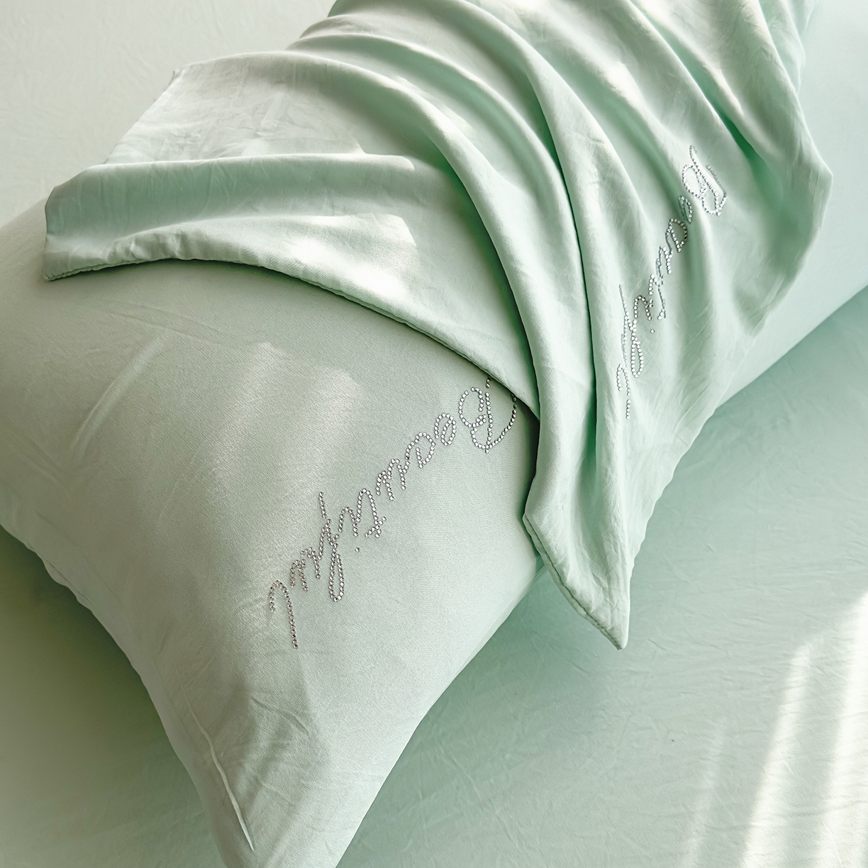 91家纺网 家纺一手货源 找家纺 灿哈 2025新款烫钻蕾丝花边水洗棉四件套 清脆绿