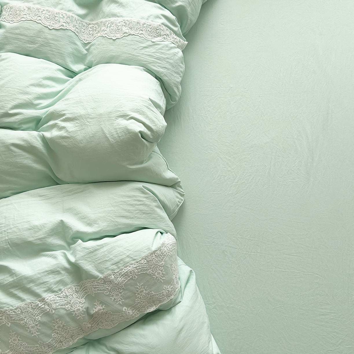 91家纺网 家纺一手货源 找家纺 灿哈 2025新款烫钻蕾丝花边水洗棉四件套 清脆绿