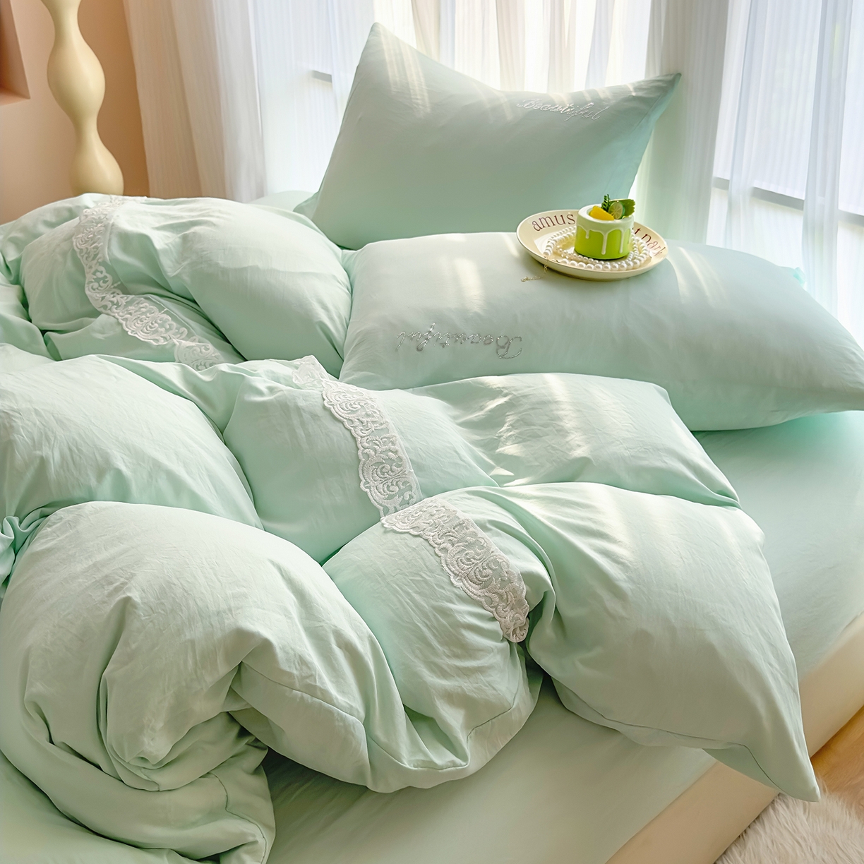 91家纺网 家纺一手货源 找家纺 灿哈 2025新款烫钻蕾丝花边水洗棉四件套 清脆绿