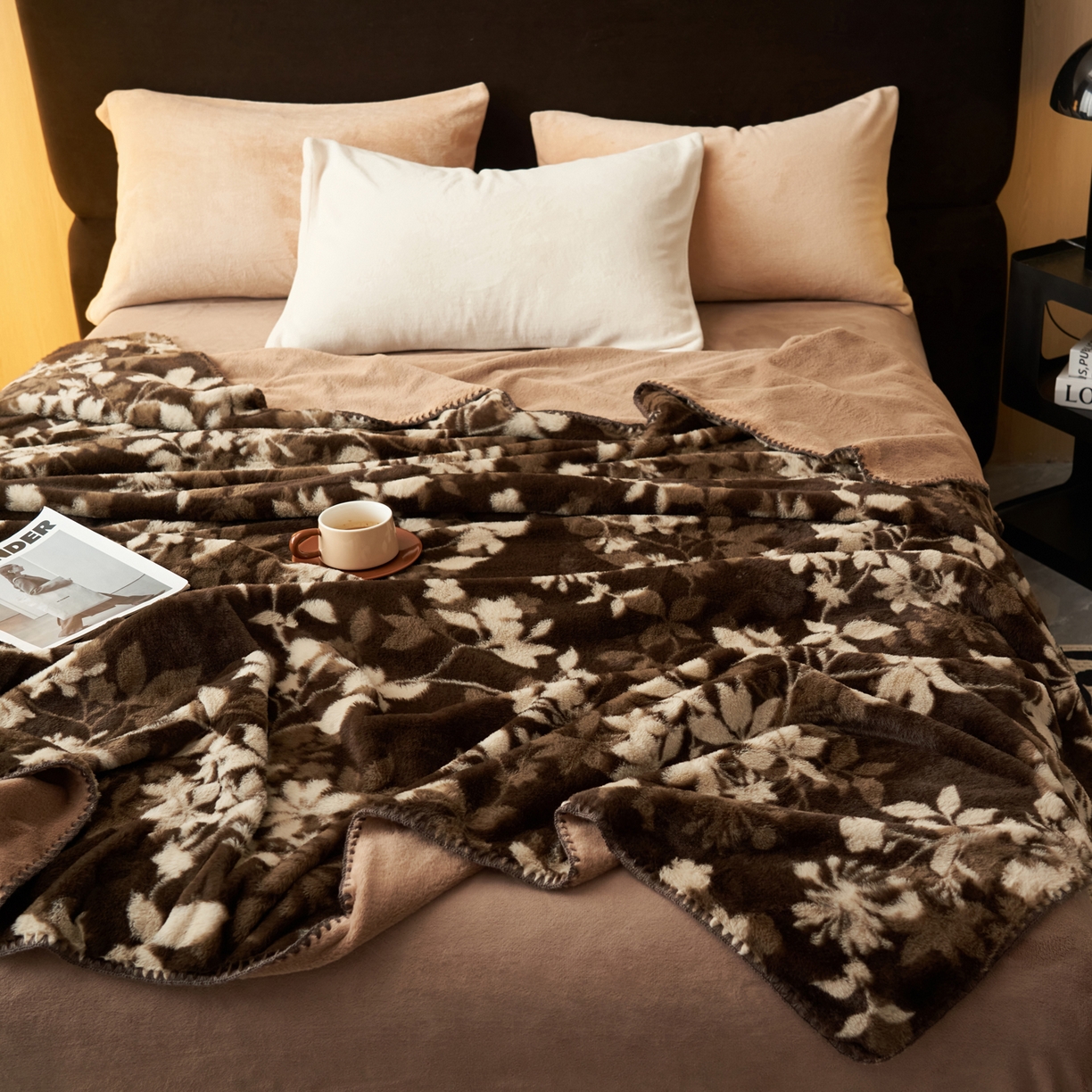 91家纺网 家纺一手货源 找家纺 晨曦家纺 2025新款兔毛绒海獭绒双层毛毯三角针复合毛毯 幽梦咖