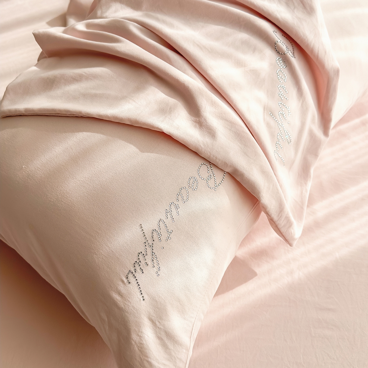 91家纺网 家纺一手货源 找家纺 灿哈 2025新款烫钻蕾丝花边水洗棉四件套 胭脂玉