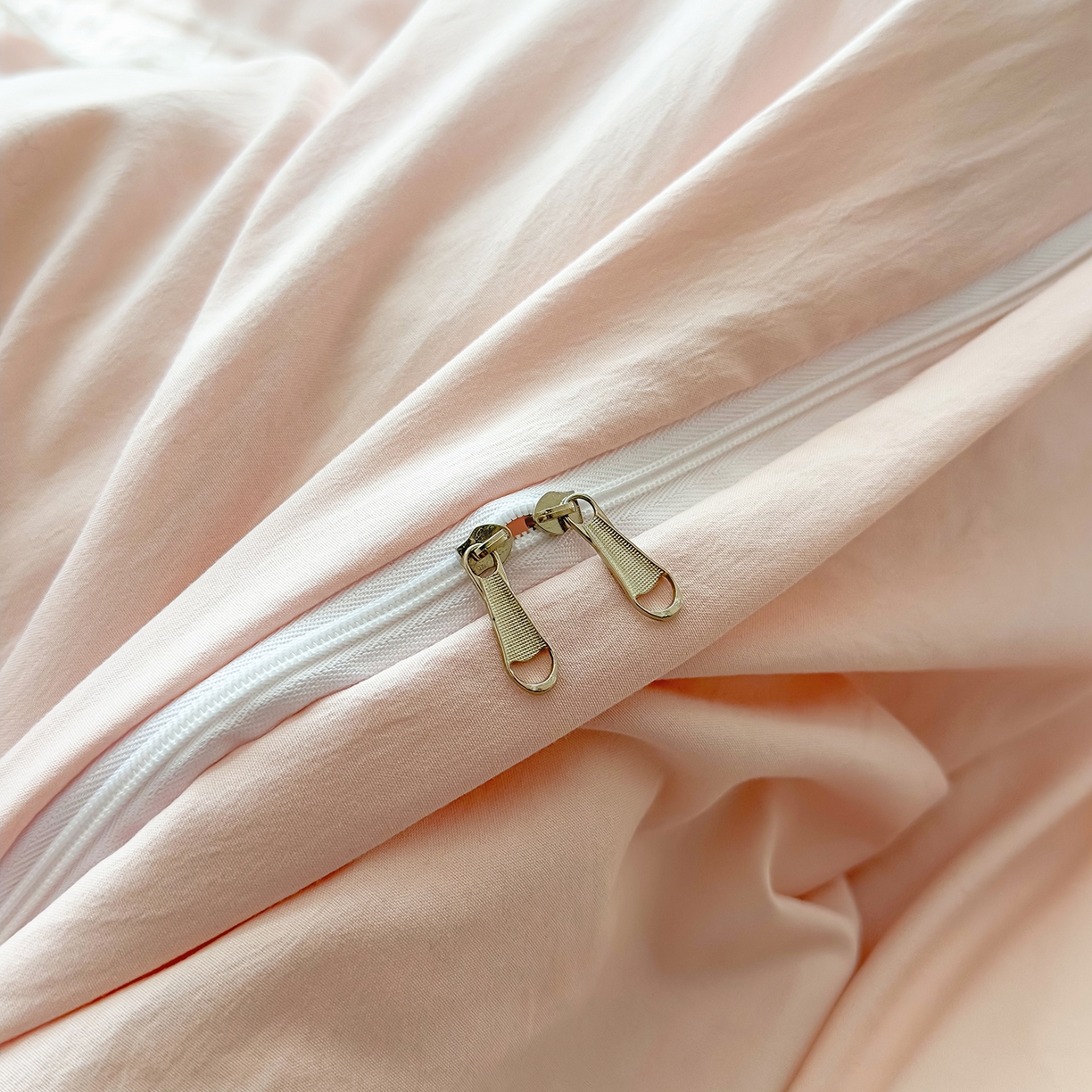 91家纺网 家纺一手货源 找家纺 灿哈 2025新款烫钻蕾丝花边水洗棉四件套 胭脂玉