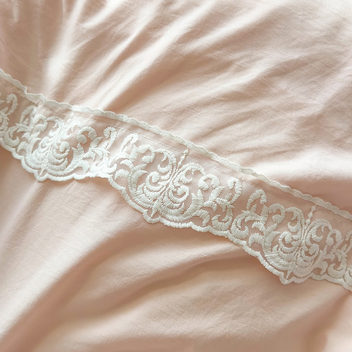 91家纺网 家纺一手货源 找家纺 灿哈 2025新款烫钻蕾丝花边水洗棉四件套 胭脂玉