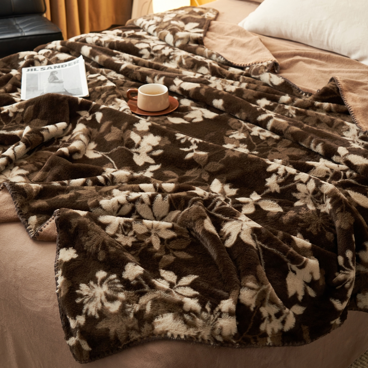 91家纺网 家纺一手货源 找家纺 晨曦家纺 2025新款兔毛绒海獭绒双层毛毯三角针复合毛毯 幽梦咖