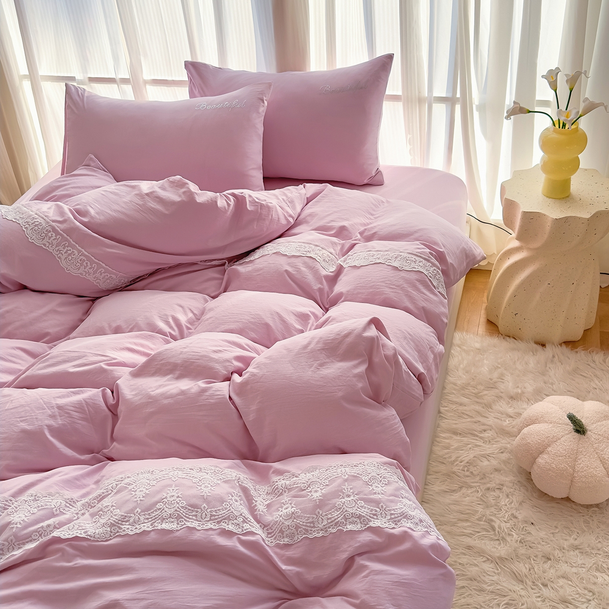 91家纺网 家纺一手货源 找家纺 灿哈 2025新款烫钻蕾丝花边水洗棉四件套 樱花粉