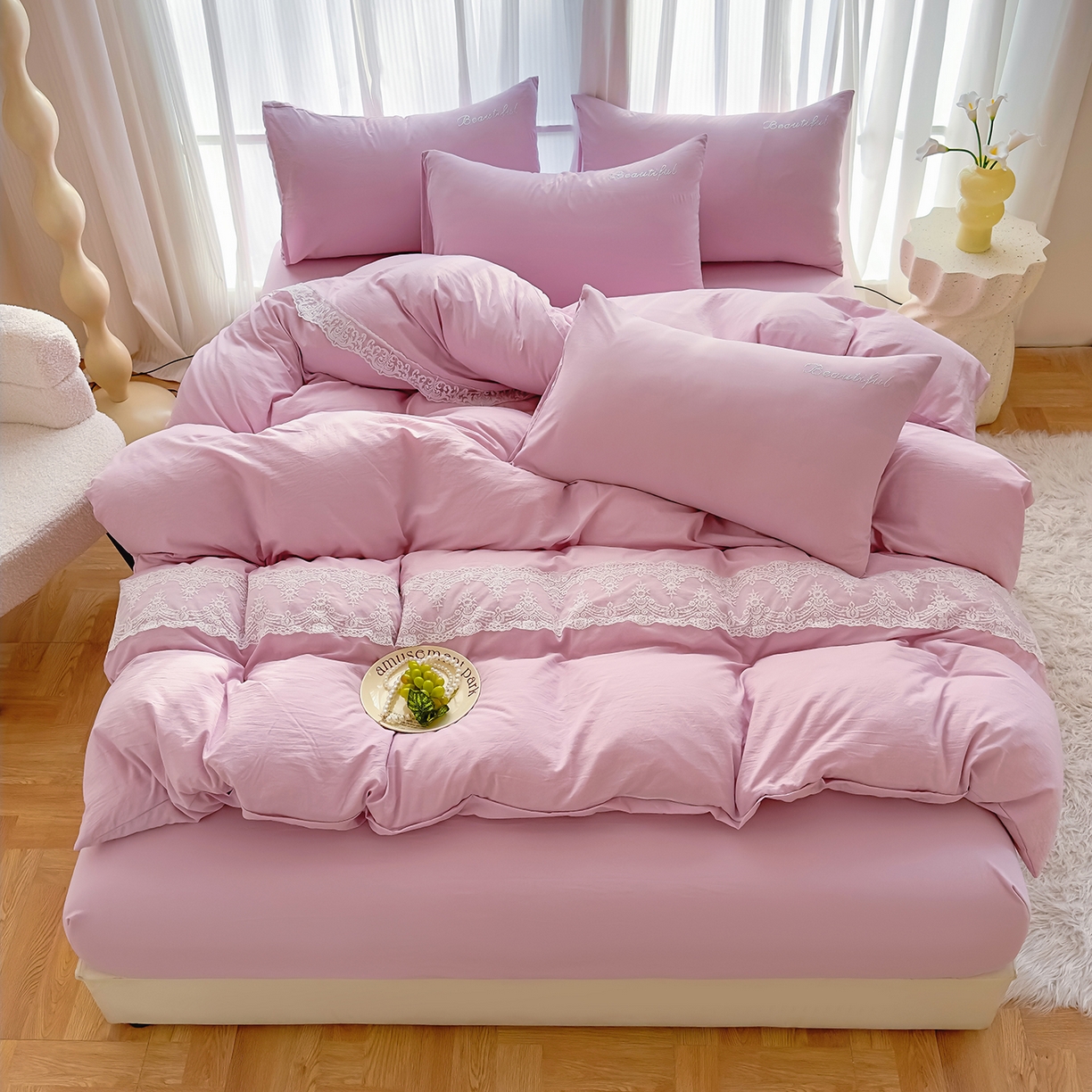 91家纺网 家纺一手货源 找家纺 灿哈 2025新款烫钻蕾丝花边水洗棉四件套 樱花粉