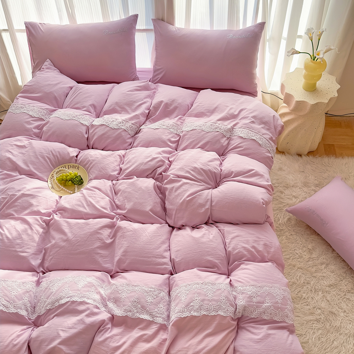 91家纺网 家纺一手货源 找家纺 灿哈 2025新款烫钻蕾丝花边水洗棉四件套 樱花粉