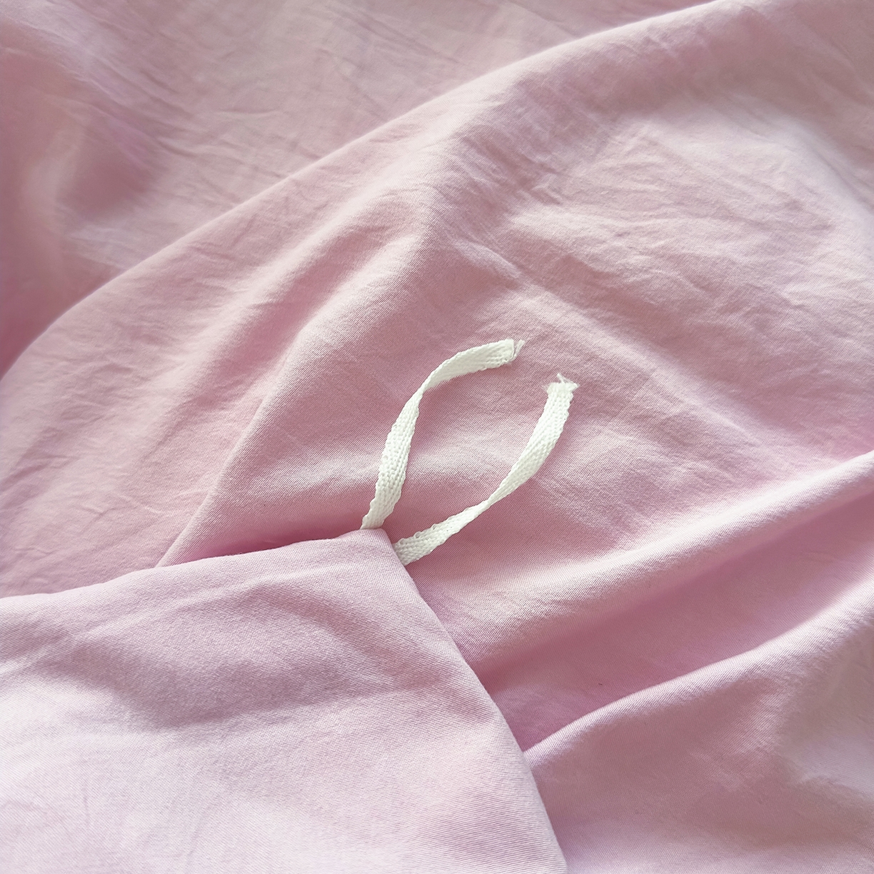 91家纺网 家纺一手货源 找家纺 灿哈 2025新款烫钻蕾丝花边水洗棉四件套 樱花粉