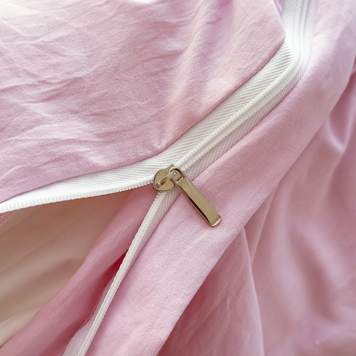 91家纺网 家纺一手货源 找家纺 灿哈 2025新款烫钻蕾丝花边水洗棉四件套 樱花粉