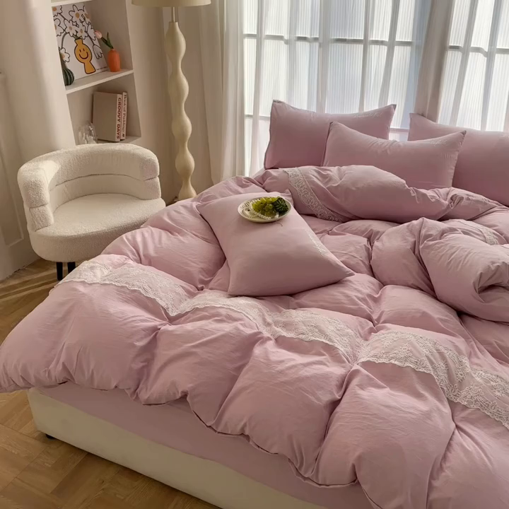 91家纺网 家纺一手货源 找家纺 灿哈 2025新款烫钻蕾丝花边水洗棉四件套 樱花粉