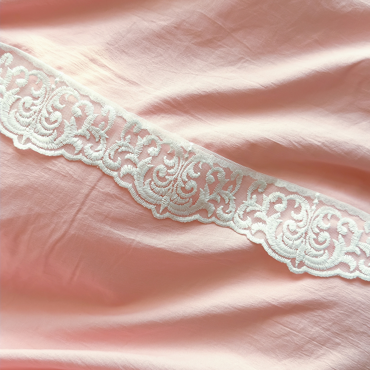 91家纺网 家纺一手货源 找家纺 灿哈 2025新款烫钻蕾丝花边水洗棉四件套 樱桃玉