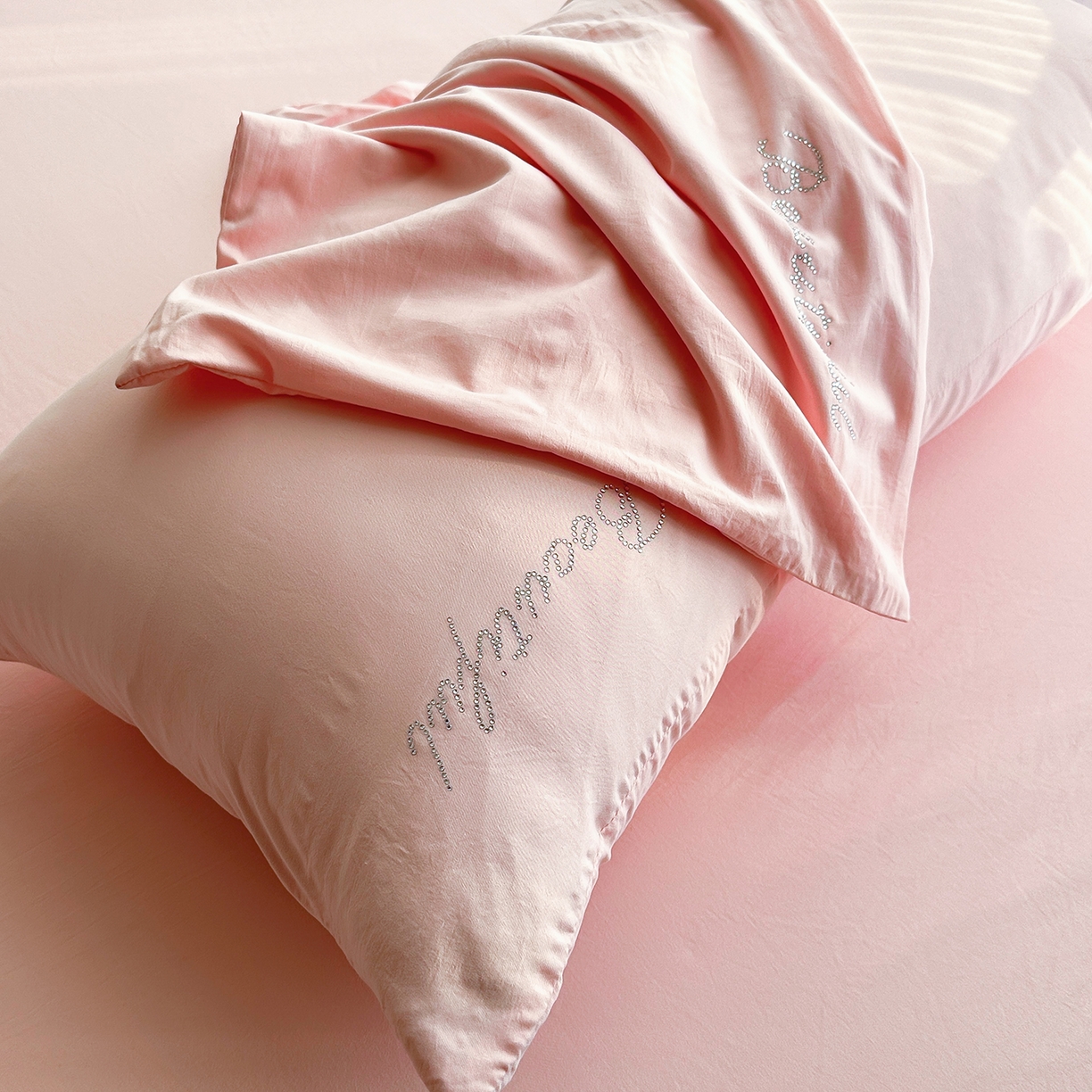 91家纺网 家纺一手货源 找家纺 灿哈 2025新款烫钻蕾丝花边水洗棉四件套 樱桃玉