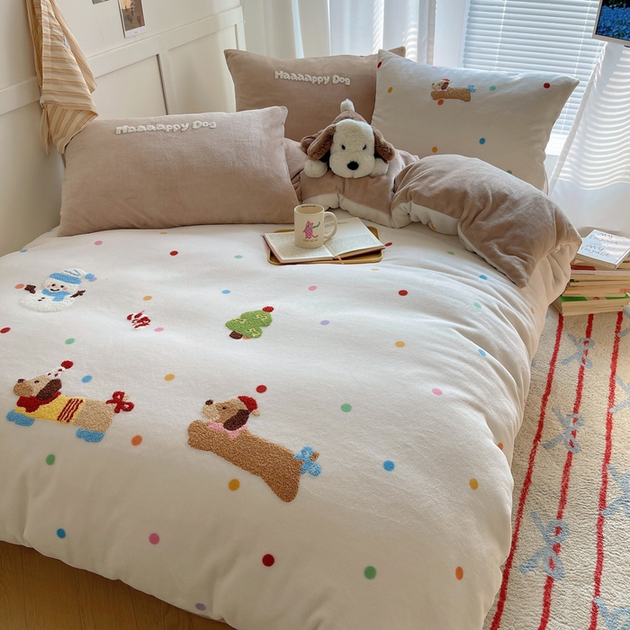 91家纺网 家纺一手货源 找家纺 （总）顾里家纺 2025新款韩系圣诞腊肠狗毛巾绣牛奶绒套件