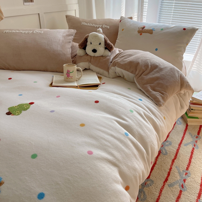 91家纺网 家纺一手货源 找家纺 （总）顾里家纺 2025新款韩系圣诞腊肠狗毛巾绣牛奶绒套件