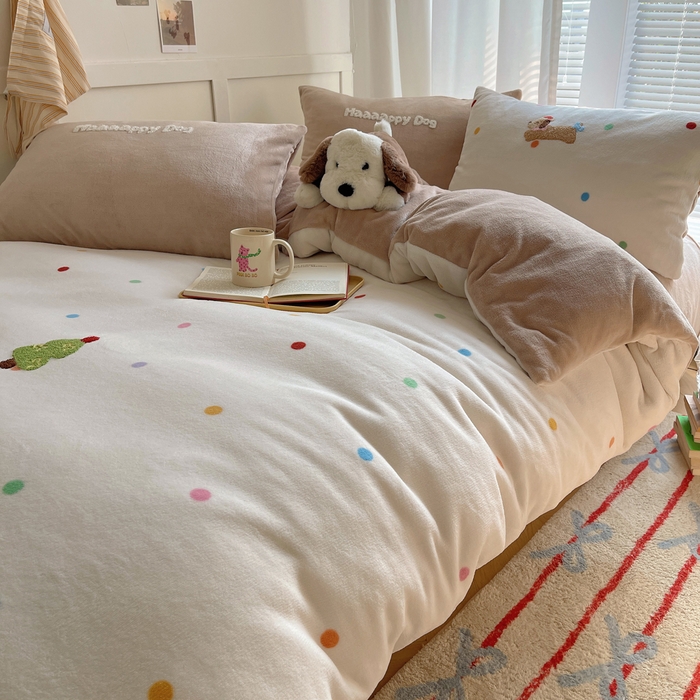 91家纺网 家纺一手货源 找家纺 （总）顾里家纺 2025新款韩系圣诞腊肠狗毛巾绣牛奶绒套件