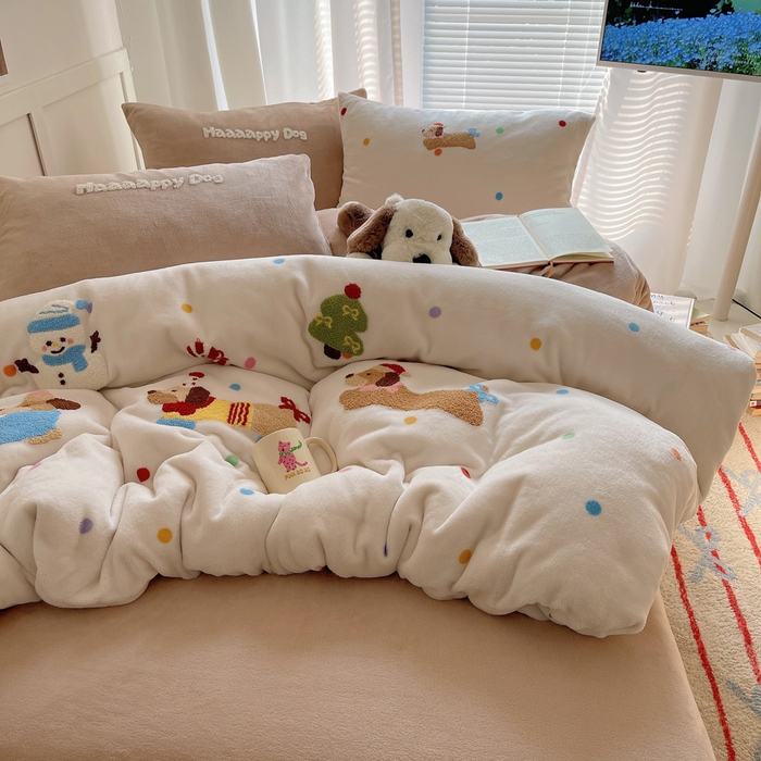 91家纺网 家纺一手货源 找家纺 （总）顾里家纺 2025新款韩系圣诞腊肠狗毛巾绣牛奶绒套件