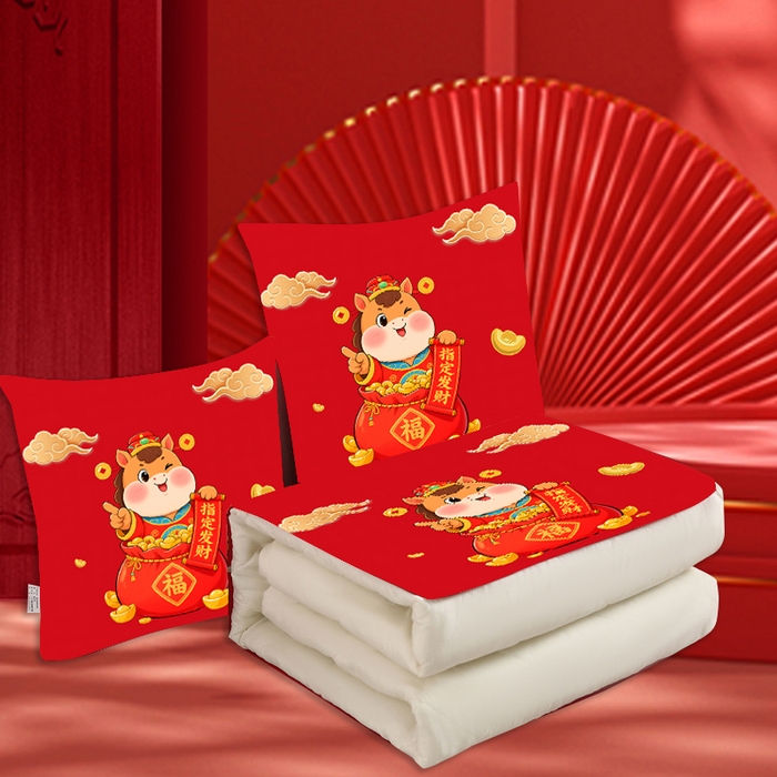 91家纺网 家纺一手货源 找家纺 （总）金纳抱枕被 2026新款 ‘马上暴富’ 新年抱枕被