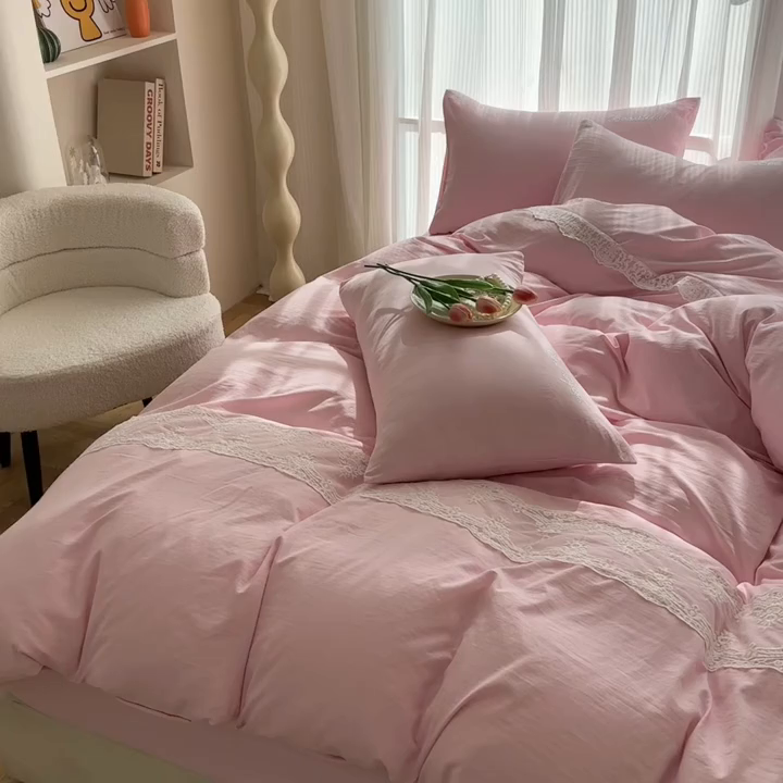 91家纺网 家纺一手货源 找家纺 灿哈 2025新款烫钻蕾丝花边水洗棉四件套 樱桃玉