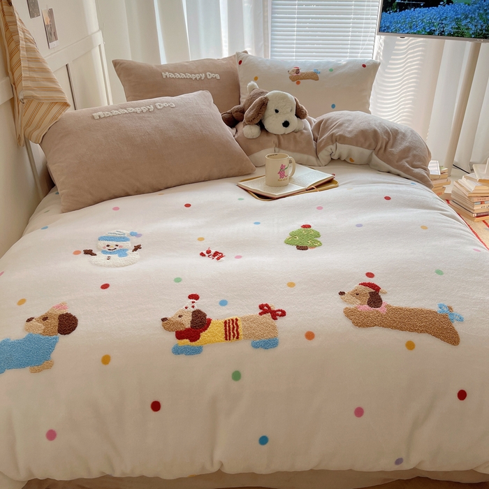 91家纺网 家纺一手货源 找家纺 顾里家纺 2025新款韩系圣诞腊肠狗毛巾绣牛奶绒套件 圣诞腊肠狗