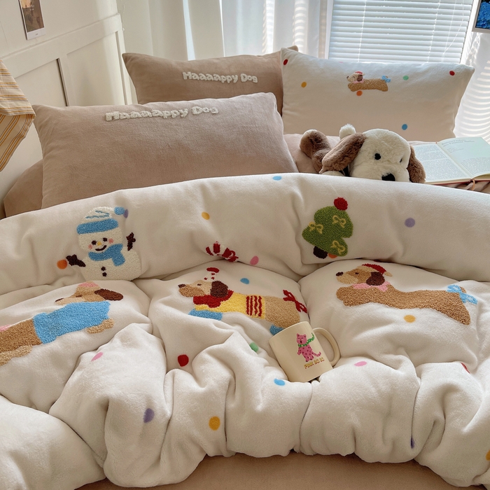 91家纺网 家纺一手货源 找家纺 顾里家纺 2025新款韩系圣诞腊肠狗毛巾绣牛奶绒套件 圣诞腊肠狗