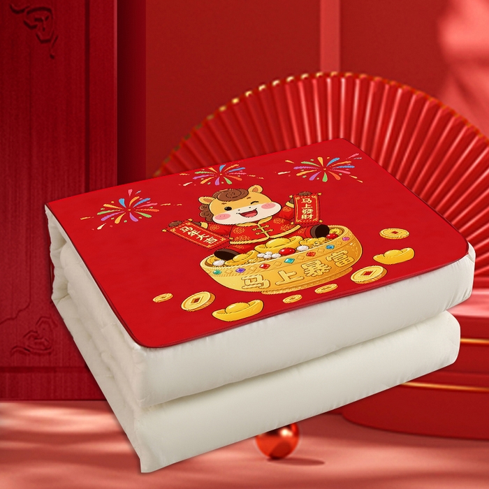 91家纺网 家纺一手货源 找家纺 金纳抱枕被 2026新款 ‘马上暴富’ 新年抱枕被 马年大吉 