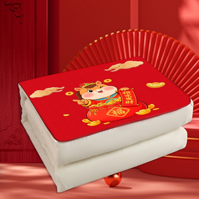 91家纺网 家纺一手货源 找家纺 金纳抱枕被 2026新款 ‘马上暴富’ 新年抱枕被 指定发财