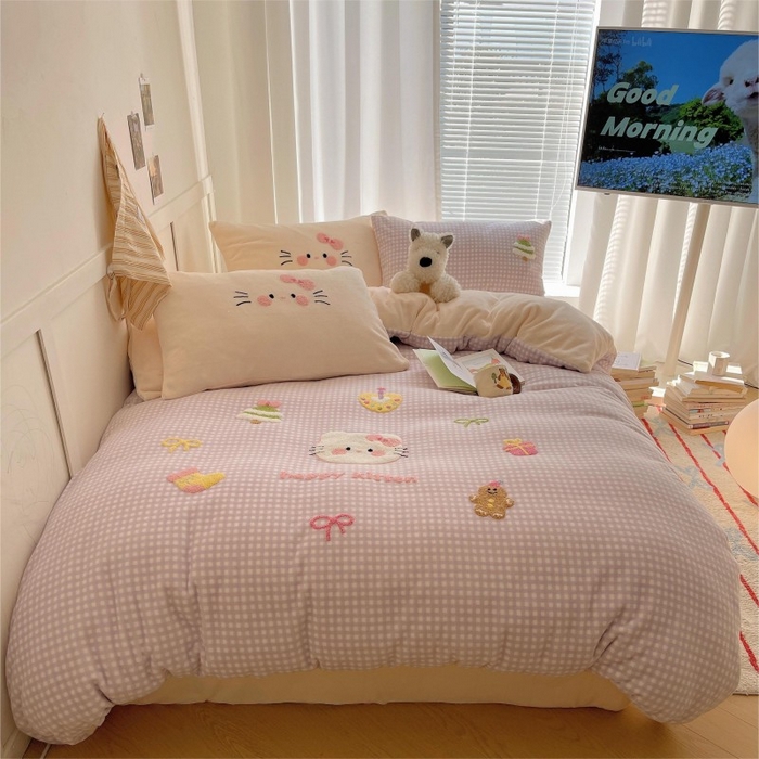 91家纺网 家纺一手货源 找家纺 顾里家纺 2025新款韩系圣诞腊肠狗毛巾绣牛奶绒套件 紫圣诞猫