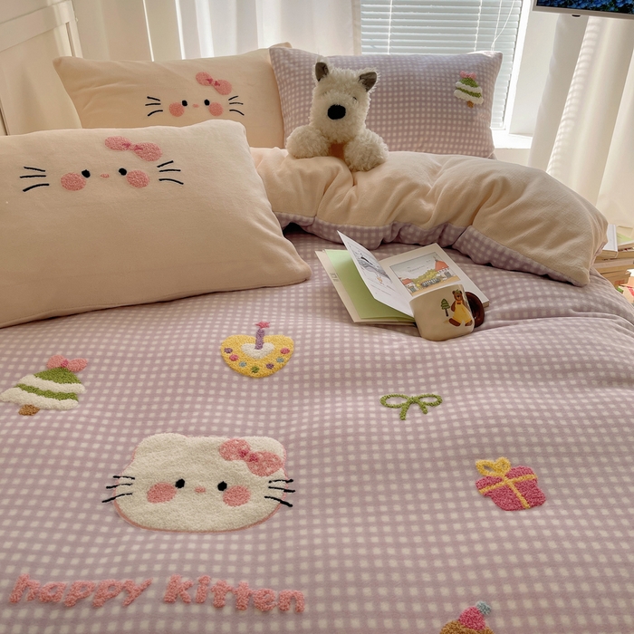 91家纺网 家纺一手货源 找家纺 顾里家纺 2025新款韩系圣诞腊肠狗毛巾绣牛奶绒套件 紫圣诞猫