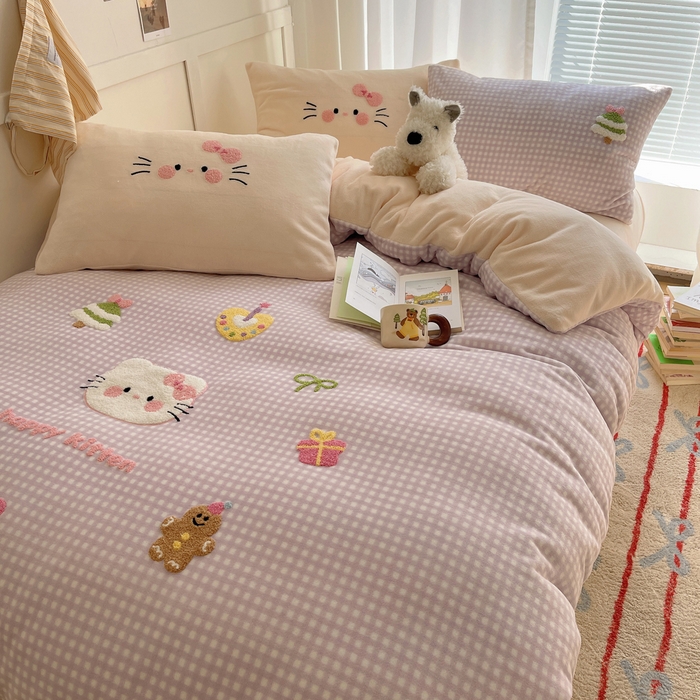 91家纺网 家纺一手货源 找家纺 顾里家纺 2025新款韩系圣诞腊肠狗毛巾绣牛奶绒套件 紫圣诞猫