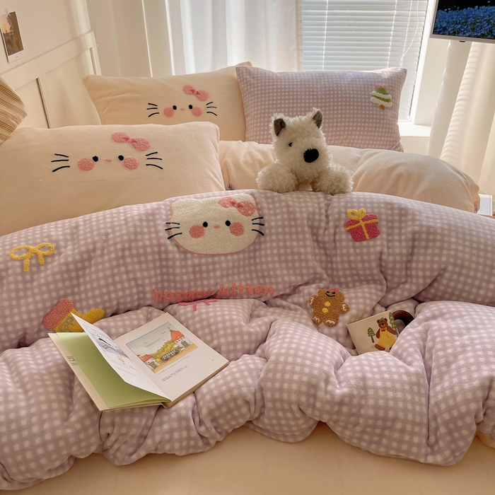 91家纺网 家纺一手货源 找家纺 顾里家纺 2025新款韩系圣诞腊肠狗毛巾绣牛奶绒套件 紫圣诞猫