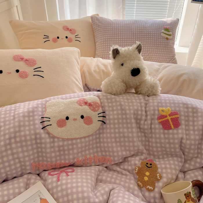 91家纺网 家纺一手货源 找家纺 顾里家纺 2025新款韩系圣诞腊肠狗毛巾绣牛奶绒套件 紫圣诞猫