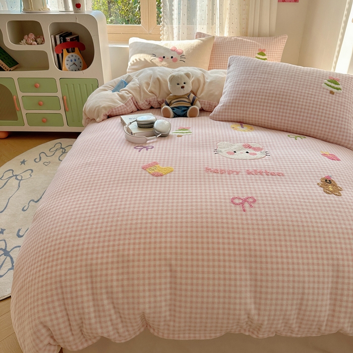 91家纺网 家纺一手货源 找家纺 （总）顾里家纺 2025新款圣诞猫咪毛巾绣牛奶绒套件