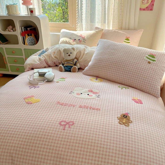 91家纺网 家纺一手货源 找家纺 （总）顾里家纺 2025新款圣诞猫咪毛巾绣牛奶绒套件