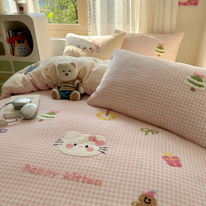 91家纺网 家纺一手货源 找家纺 （总）顾里家纺 2025新款圣诞猫咪毛巾绣牛奶绒套件