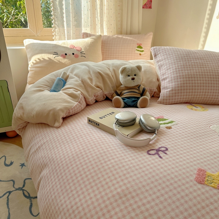 91家纺网 家纺一手货源 找家纺 （总）顾里家纺 2025新款圣诞猫咪毛巾绣牛奶绒套件