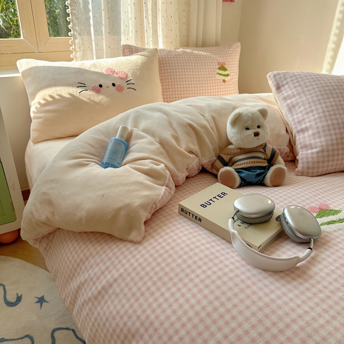 91家纺网 家纺一手货源 找家纺 （总）顾里家纺 2025新款圣诞猫咪毛巾绣牛奶绒套件