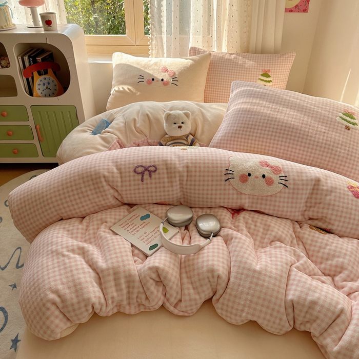 91家纺网 家纺一手货源 找家纺 （总）顾里家纺 2025新款圣诞猫咪毛巾绣牛奶绒套件